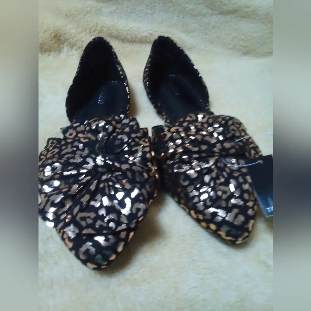 Torrid Leo metallic bow pointy toe flats - Image 7