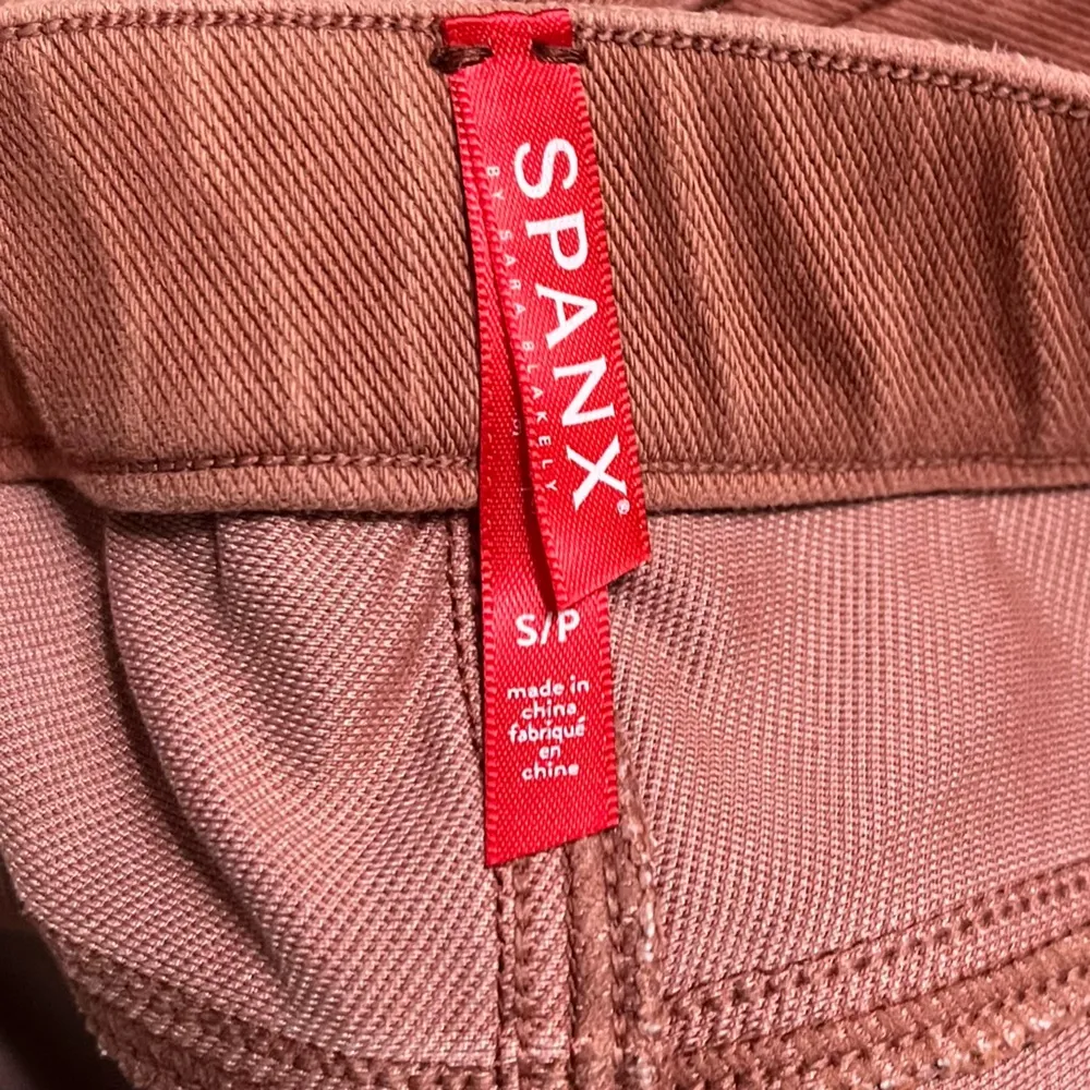 Spanx • Jeanish Stretchy Leggings Bronze Red Color - Image 6
