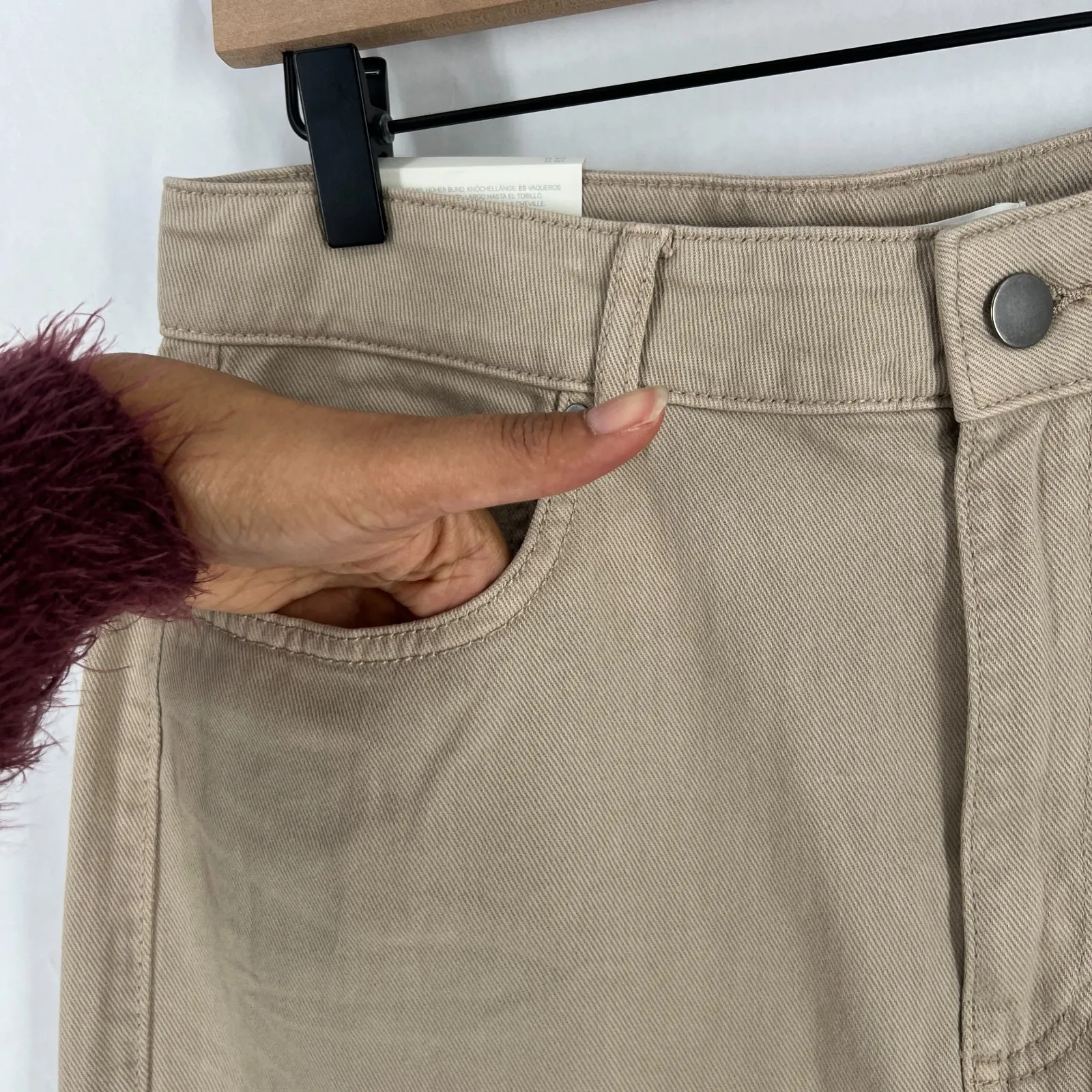 H&M Loose Mom Jeans Womens 12 Beige Denim Cotton Logo Slim Fit High Waist New - Image 3