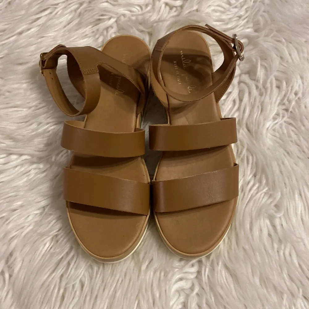 Mila Paoli Made in Italy Women’s Sandals color tan excellent condition size 8 - Image 2