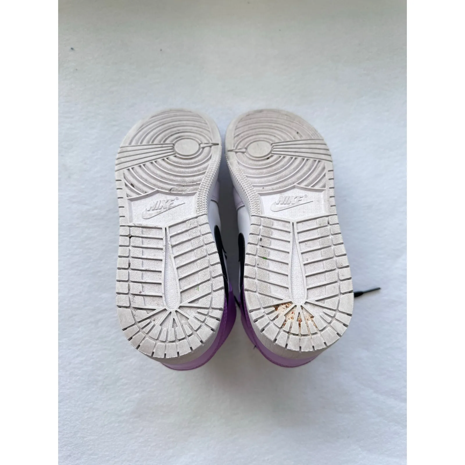 Nike Air Jordan 1 Mid GS Purple White Black Sneakers Youth 6.5Y Lavender Retro - Image 4