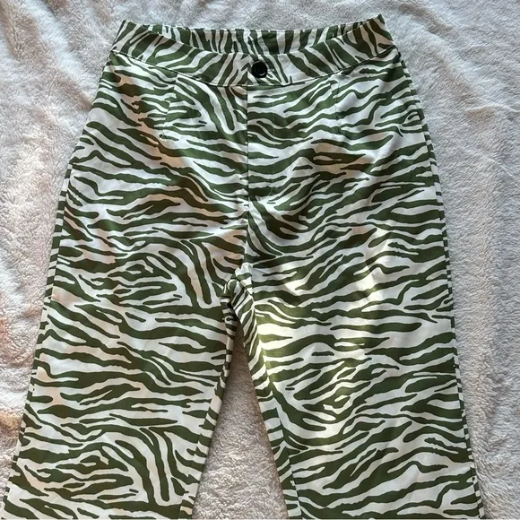 Green Zebra print pants - Image 2