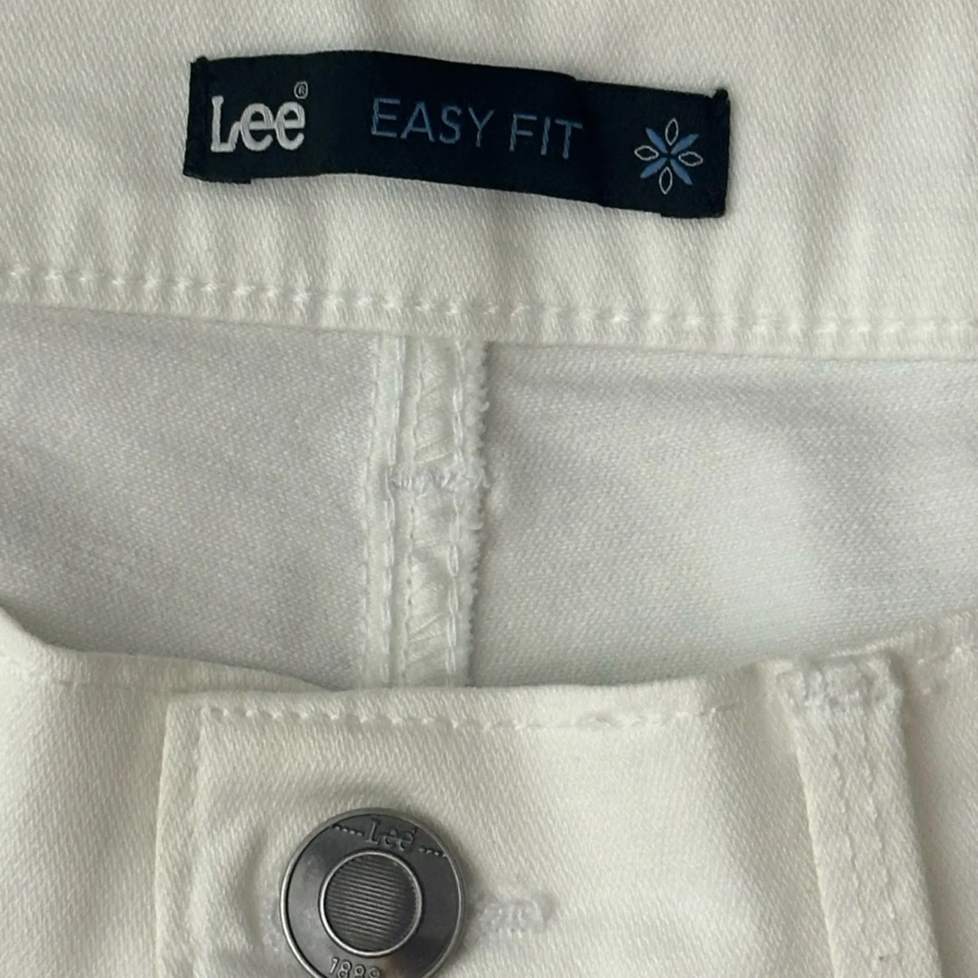 Lee‎ Easy Fit Cropped Jeans - Image 7