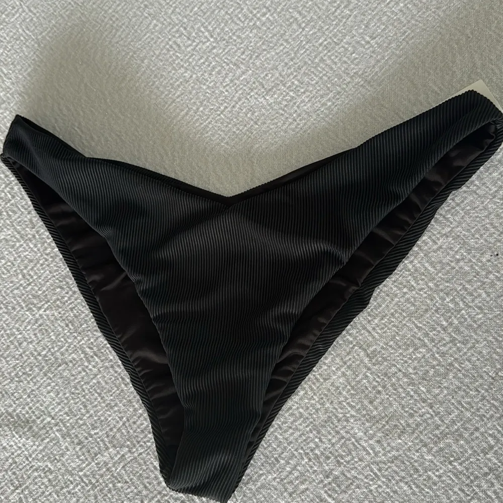 Beach Riot Bikini Set, underwire bikini top Small bikini bottom Large, $206 - Image 8