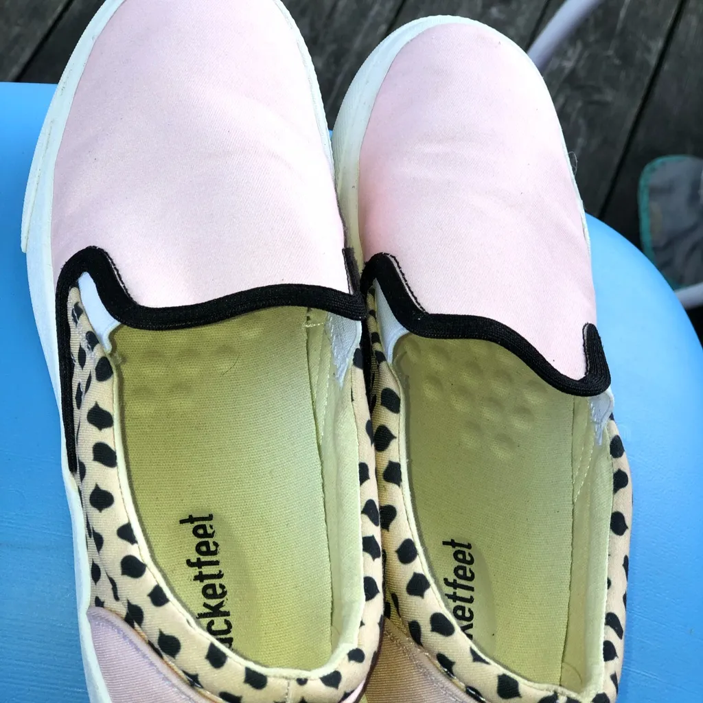 Bucketfeet pink with cheetah print slip on shoes Size 7.5 - Image 5