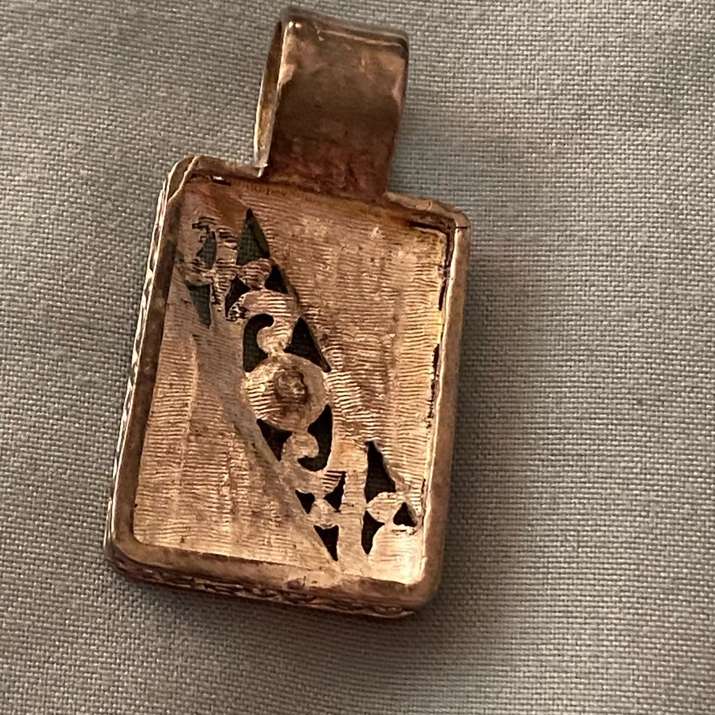 Vintage Rectangle Necklace Pendant Silver Metal Green Stone Yellow Background Gold - Image 5