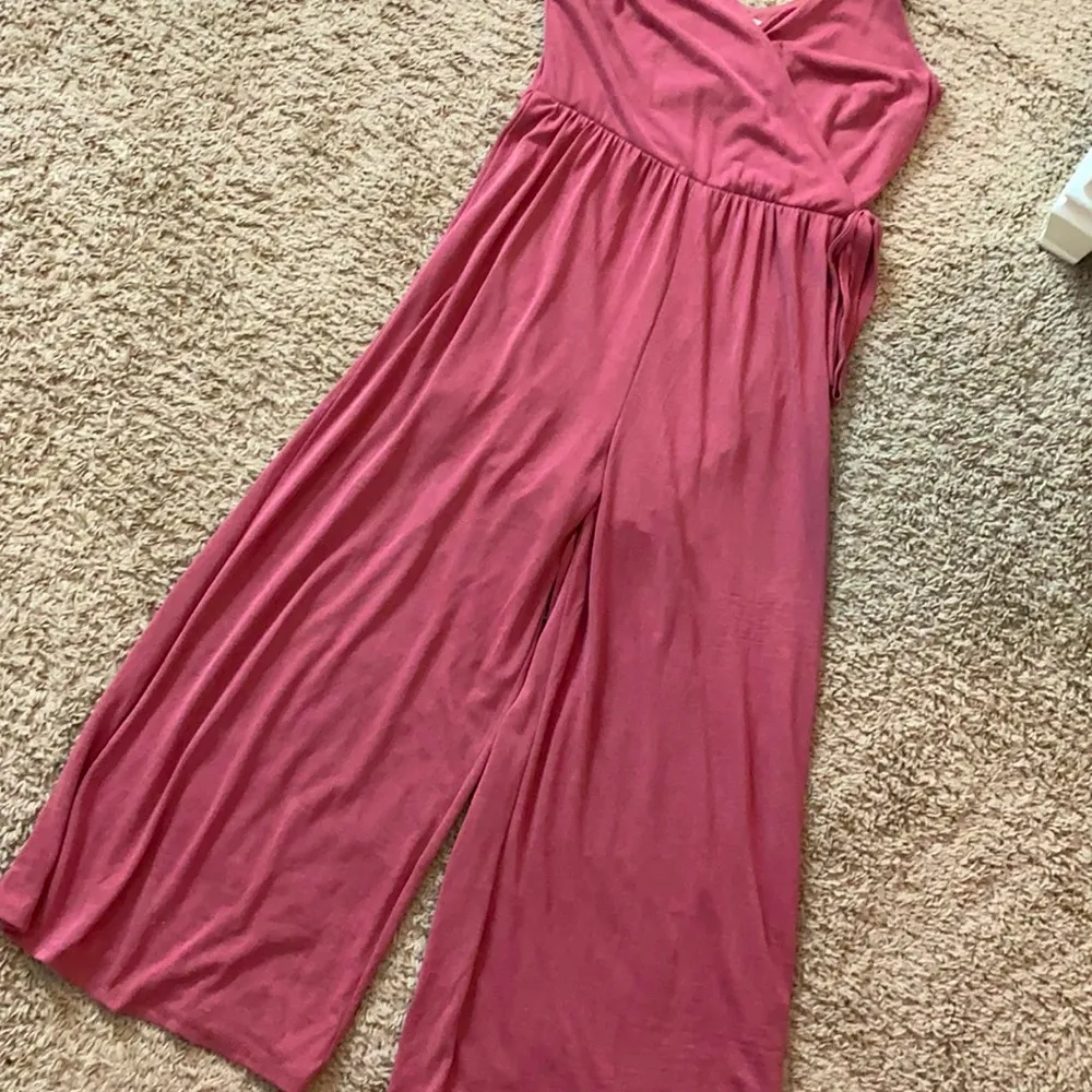 Such an adorable jumpsuit. Worn once. - Image 2
