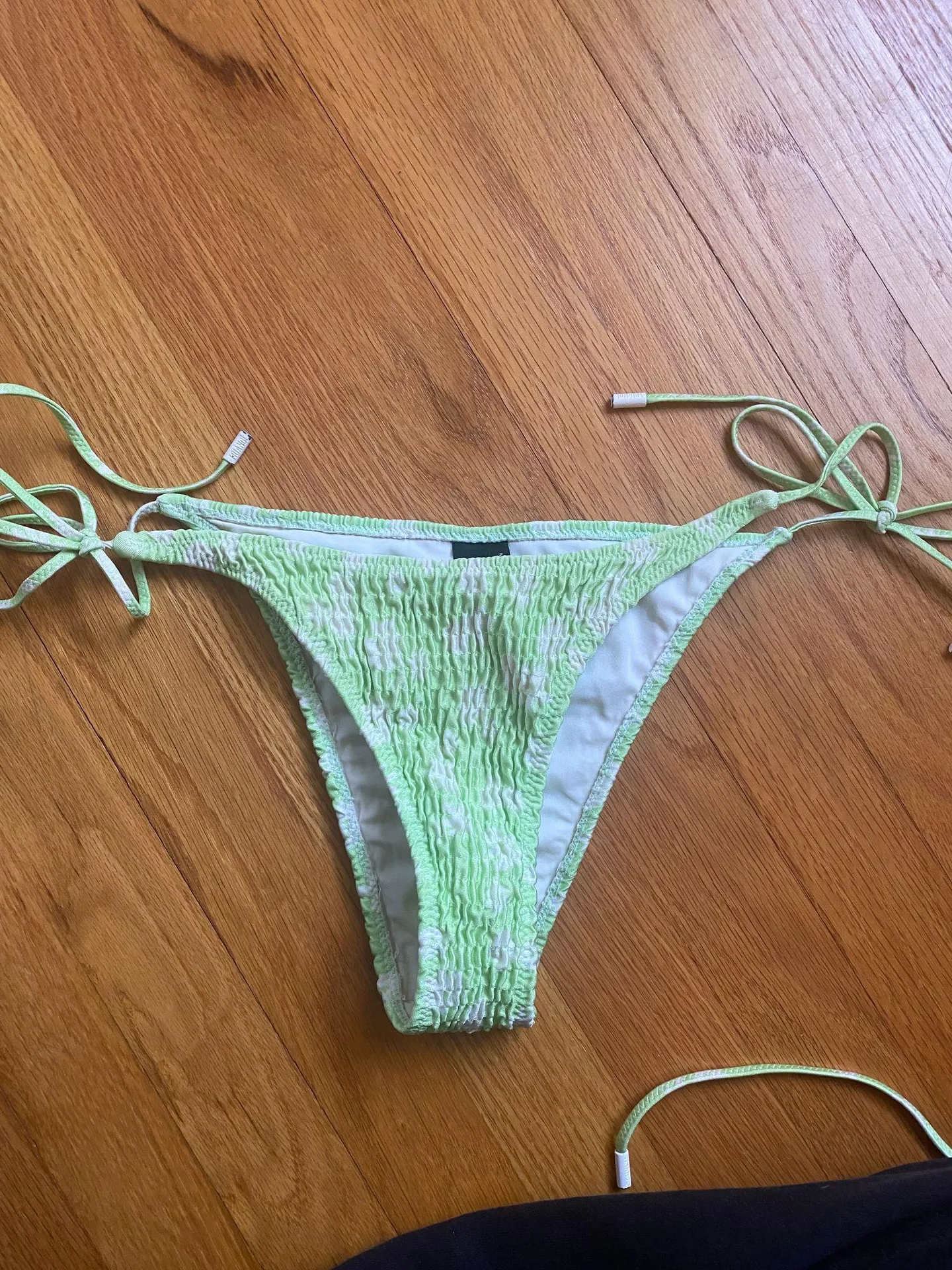 Bikini Green - Image 3