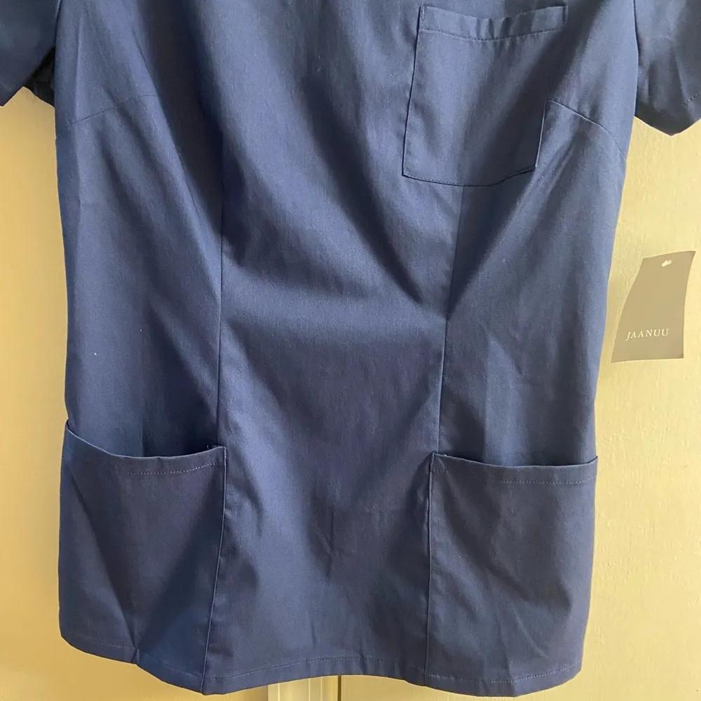 Jaanuu scrub top women navy blue v neck short sleeves Small NWT - Image 4