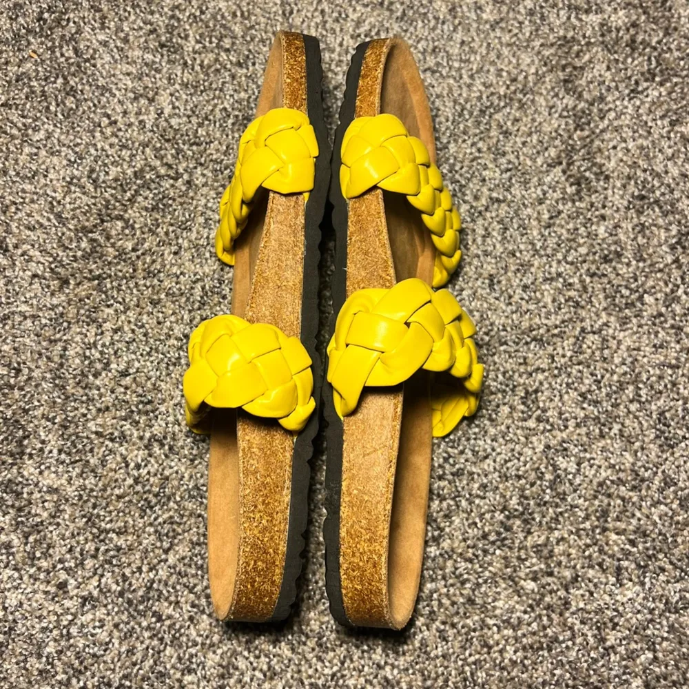 SASHA Yellow/mustard sandals. Berta all man - Image 3