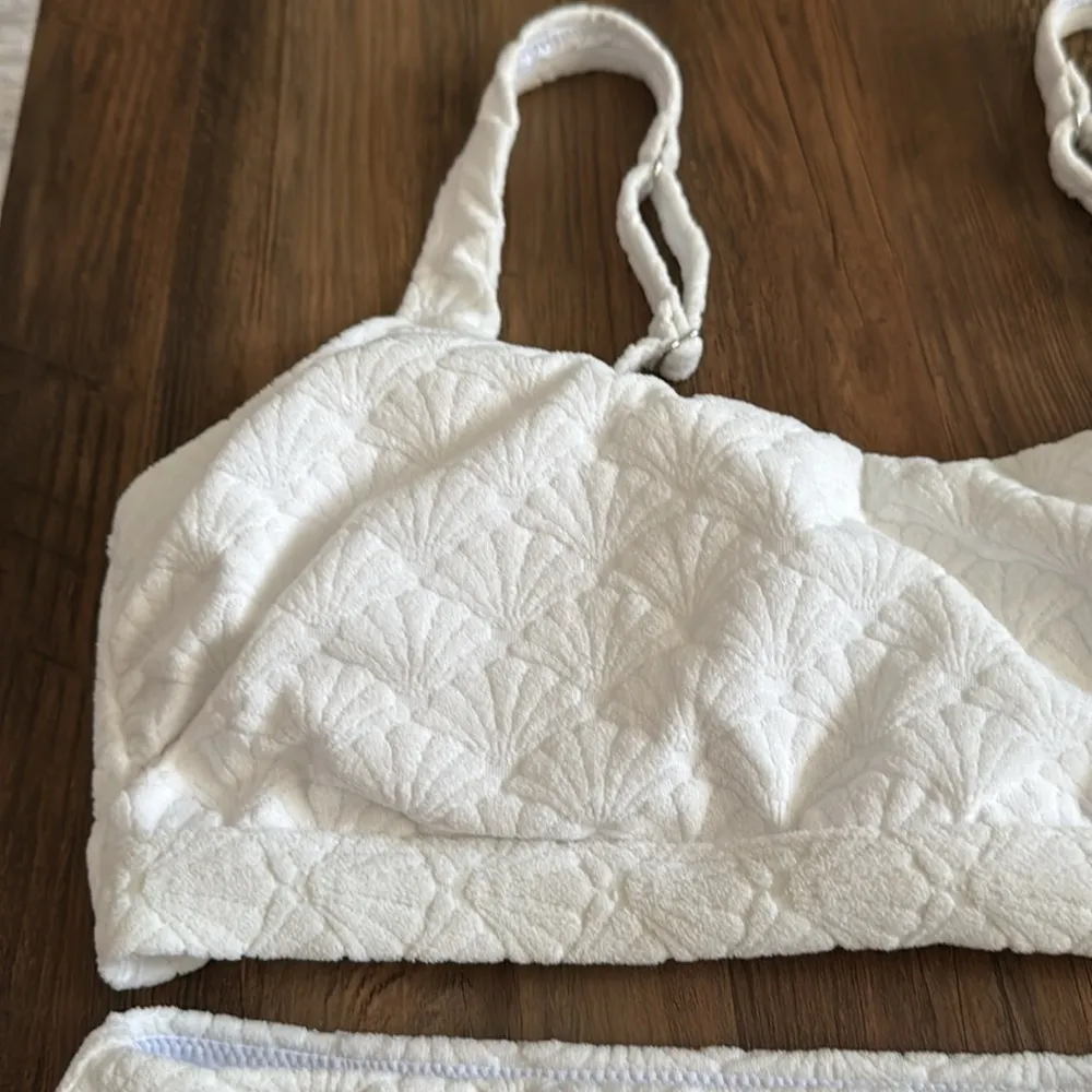 Cupshe White Square neck Bikini top & High Rise  Bottom Set - Image 7