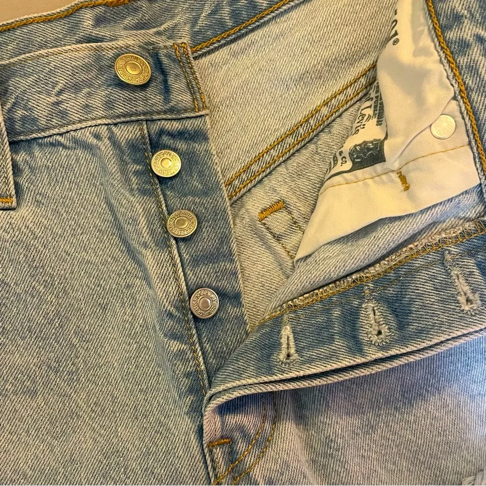 Levi’s 501 Cutoff Denim Jean Shorts Size 29 - Image 8