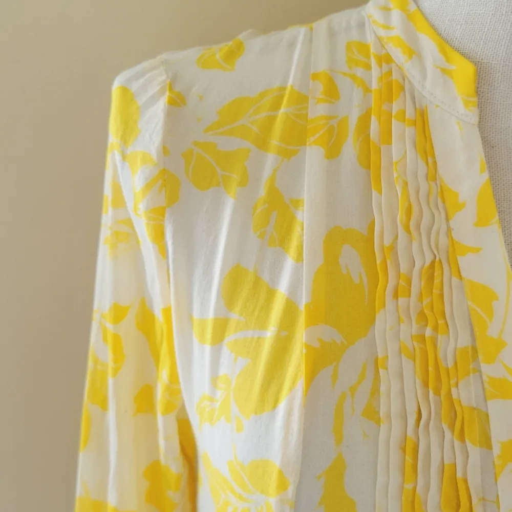 Anthro Maeve yellow floral pintuck button down size 2 - Image 3