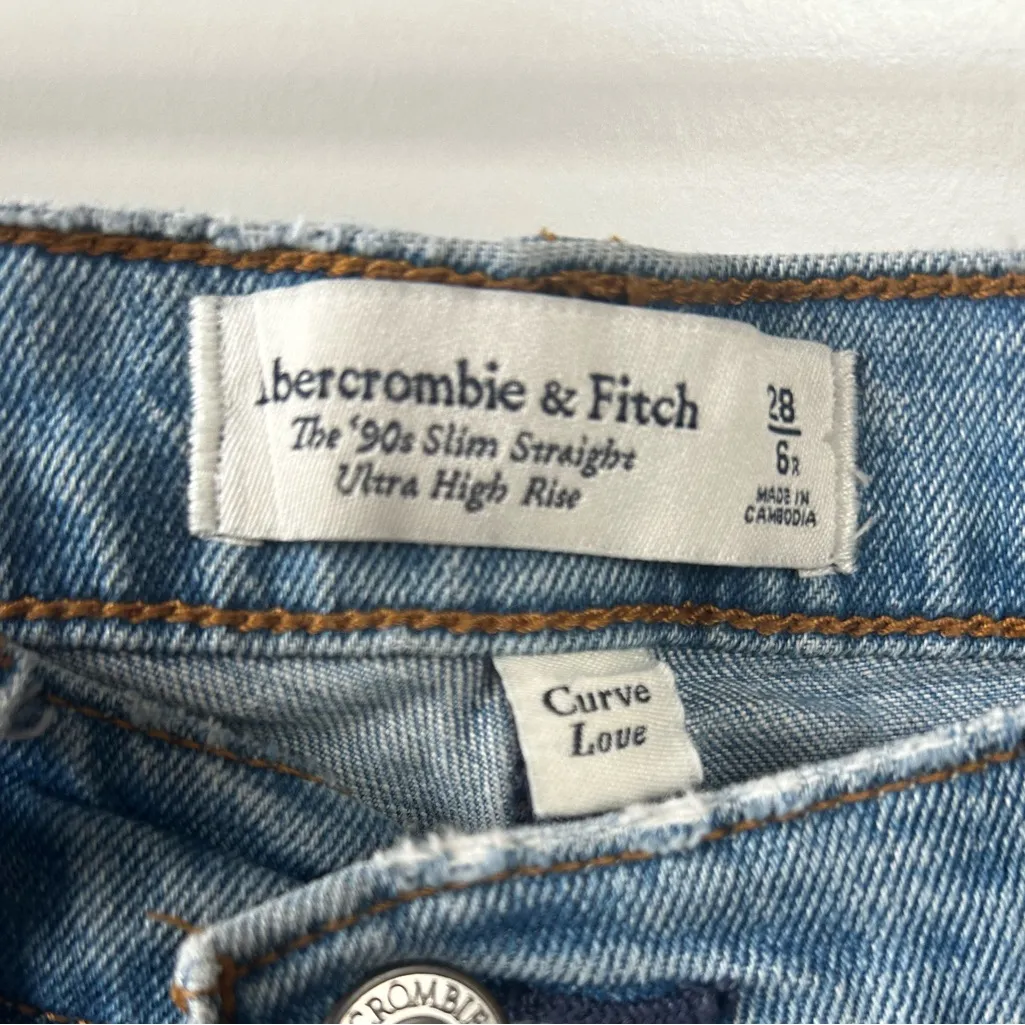 Abercrombie Curve Love Ultra High Rise 90s Slim Straight Jean Criss Cross 28R - Image 6