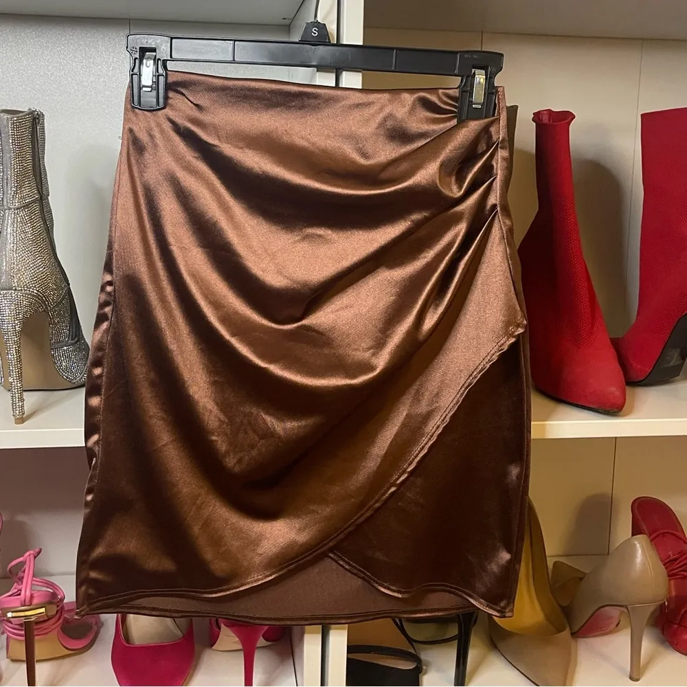 Windsor brown satin mini skirt - Image 4