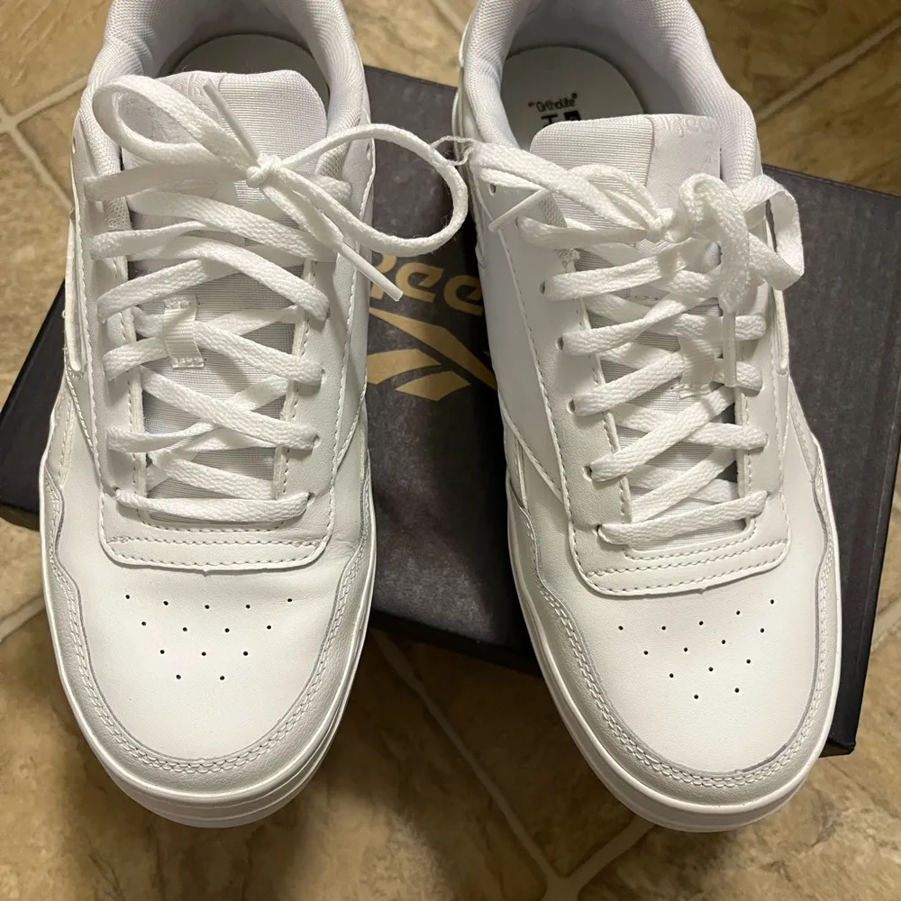 Reebok Women’s White MemoryTech Ortholite Sneakers, Size US 9, Barely Worn - Image 2