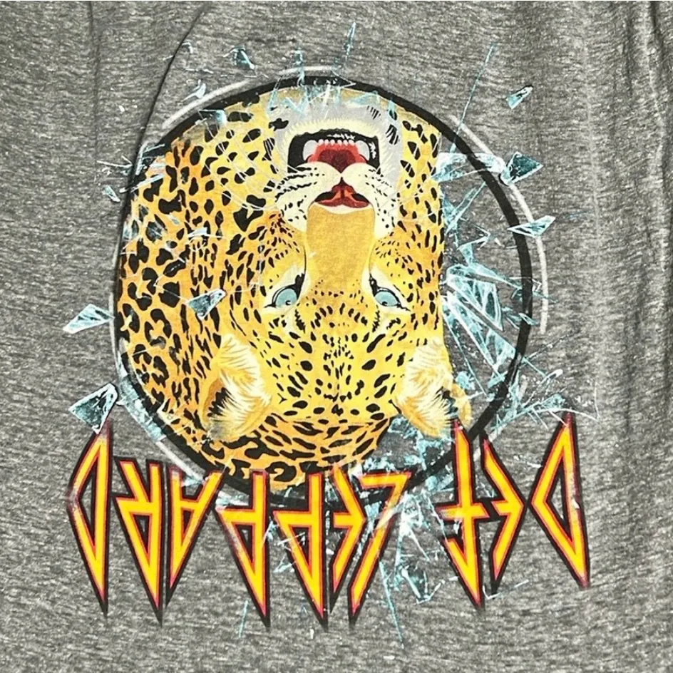 Def Leppard Heather Gray Graphic T-Shirt Size Medium - Image 2