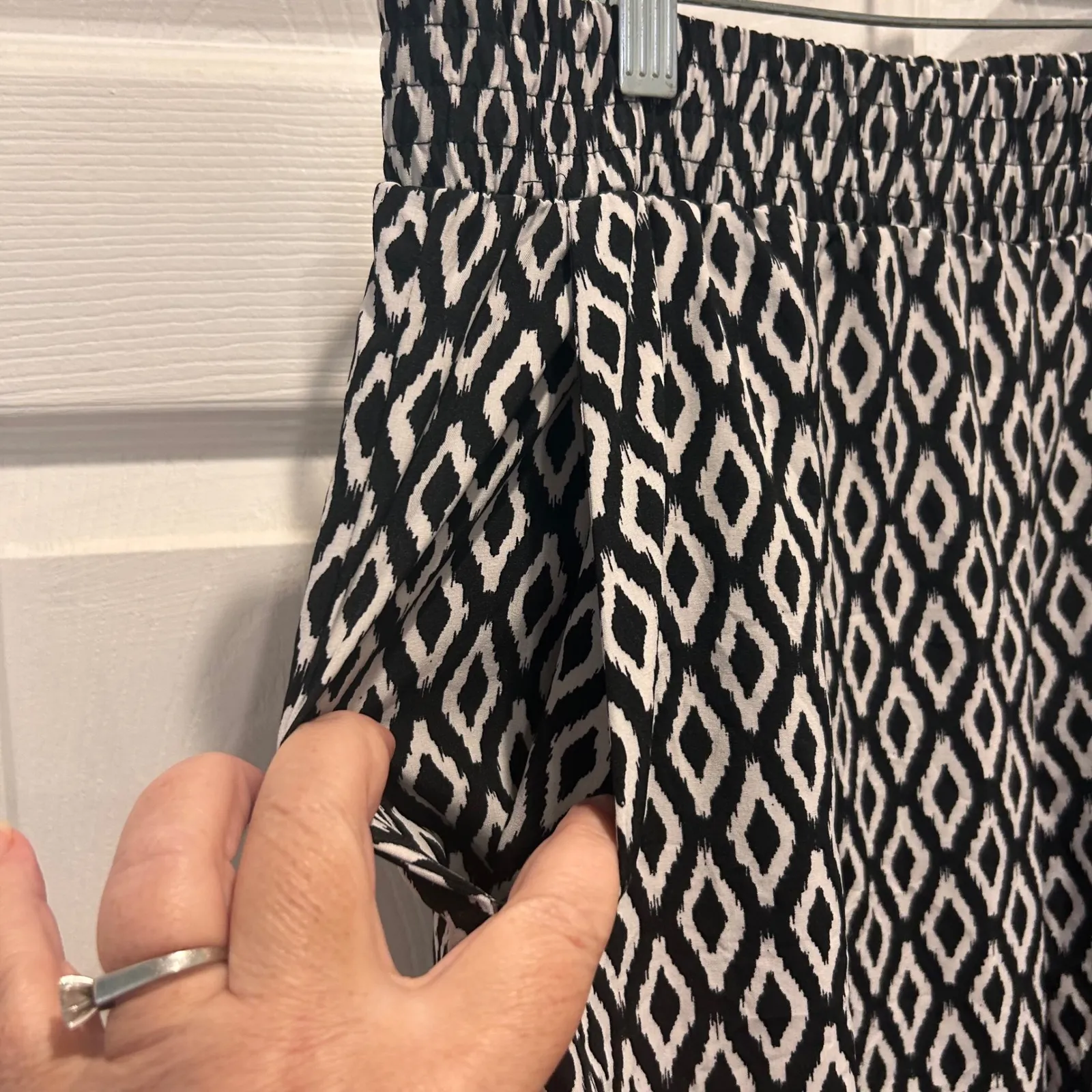 Xhilaration Women's Large Black White Diamond Print Elastic‎ Waist Jogger Pants - Image 2