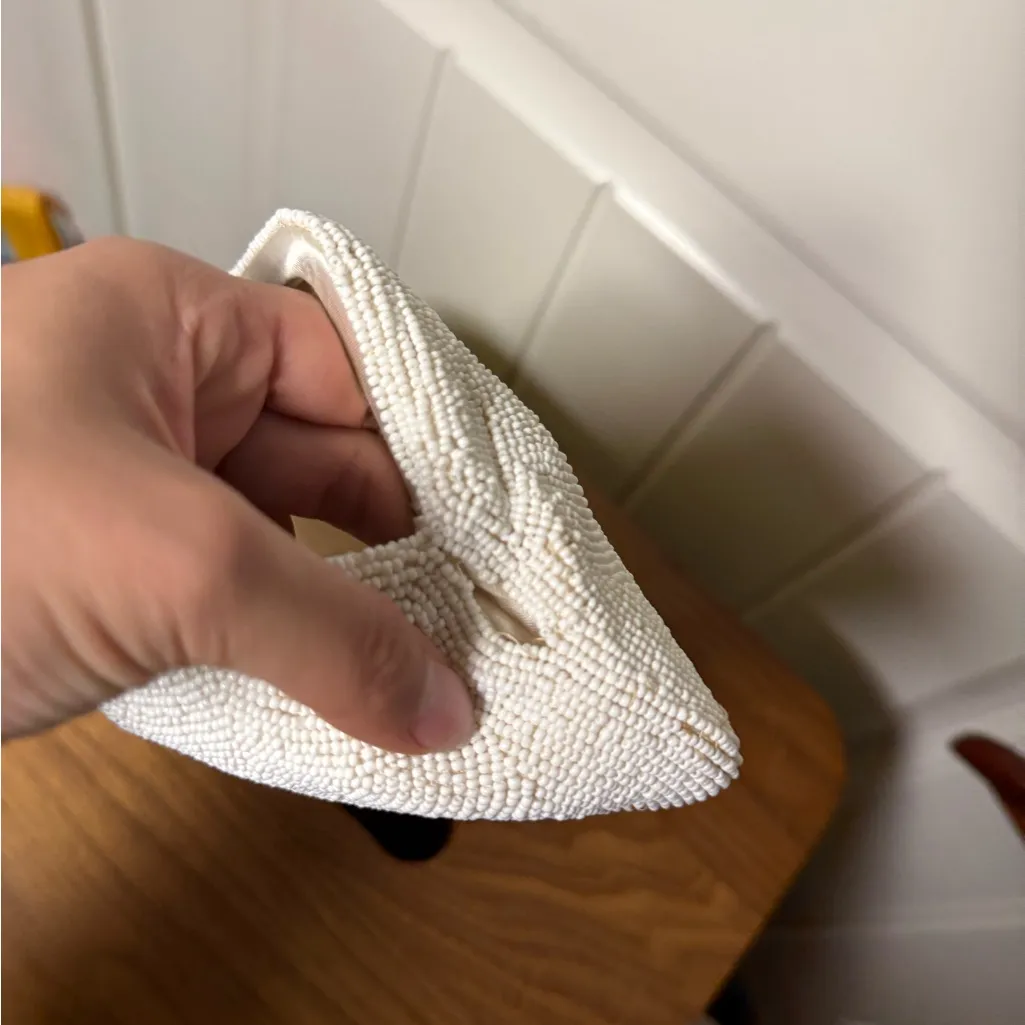 Vintage kiss lock White Beaded Clutch - Image 8