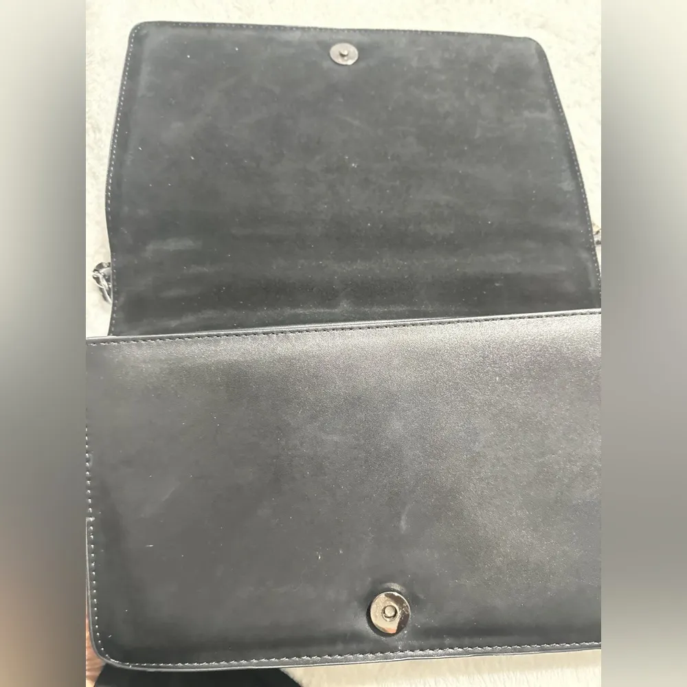 BLACK CHAIN EMBOSSED BAG - Image 12