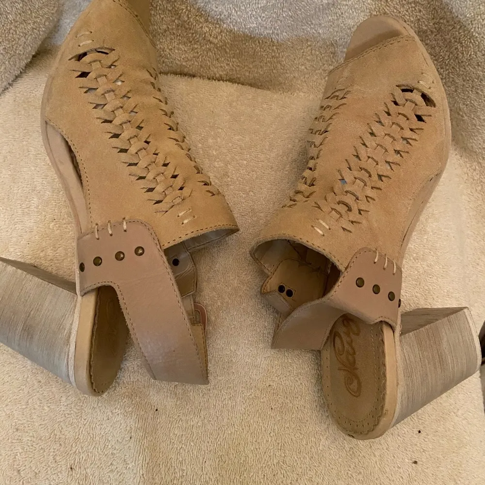 Naughty Monkey Tan leather sandal size9 - Image 9