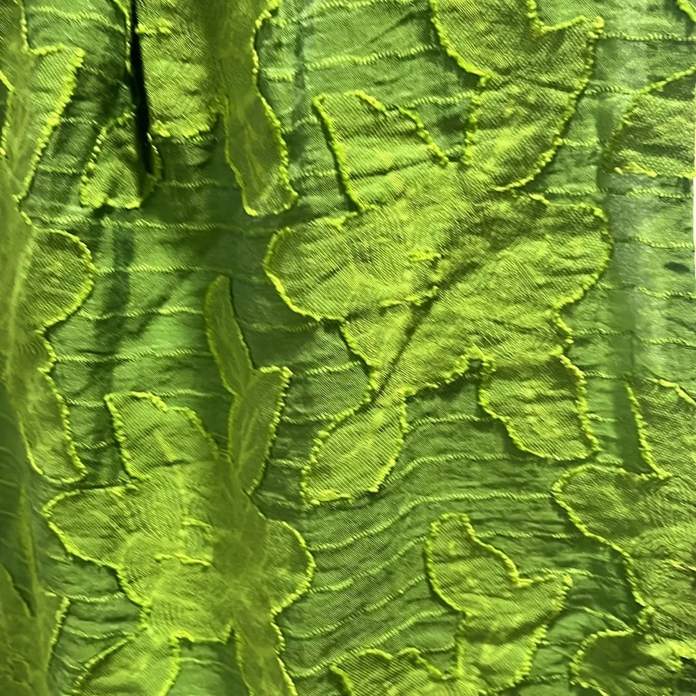 ANTHROPOLOGIE (Maeve) Savannah Peplum Textured Floral Blouse, Green, Size 4 - Image 7