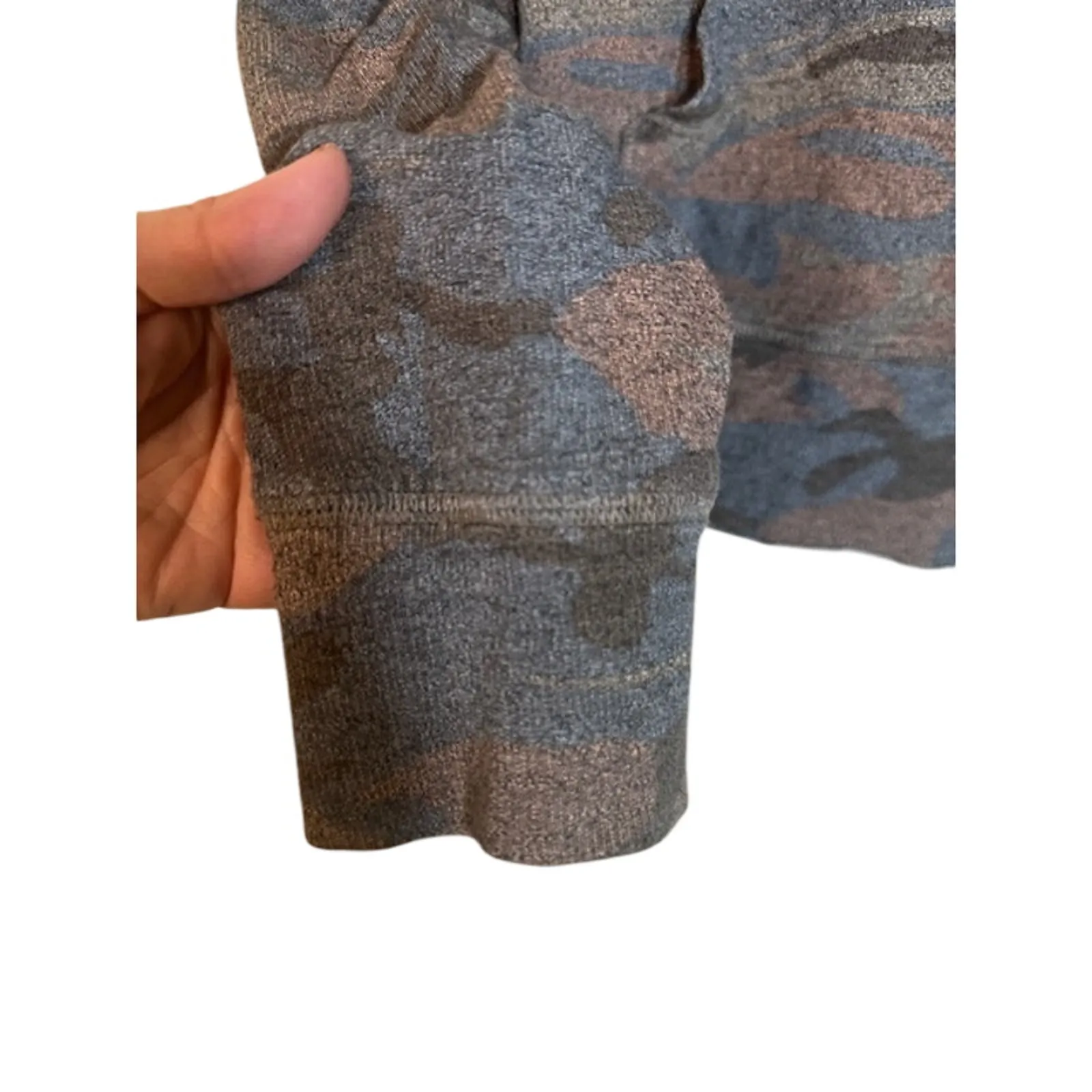 Sundry Women’s Pink Blue & Black Camo Hooded Pullover Sweatshirt Sz 1 (SM) - Image 5