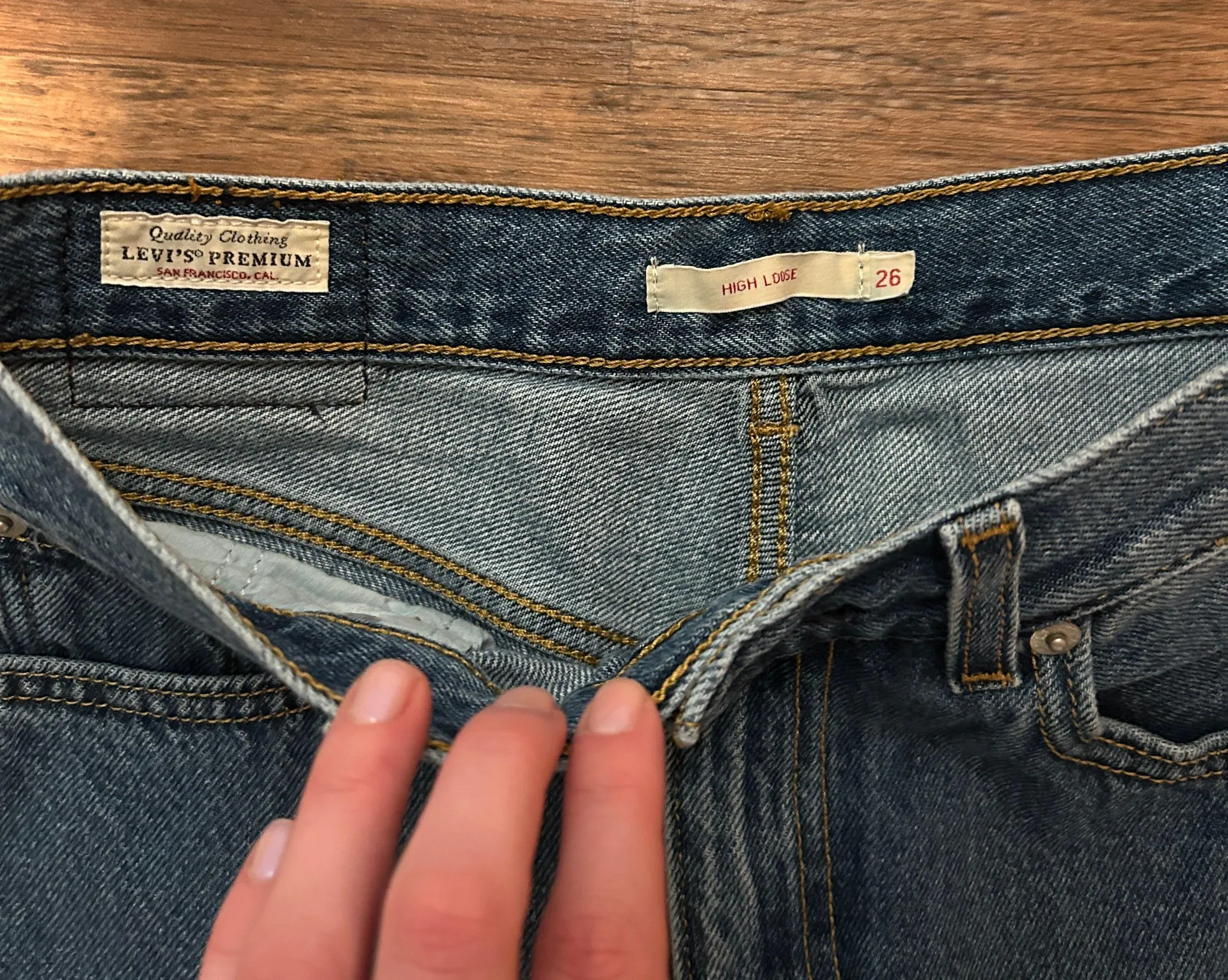 Levi’s High Loose Jeans in medium wash - Image 3