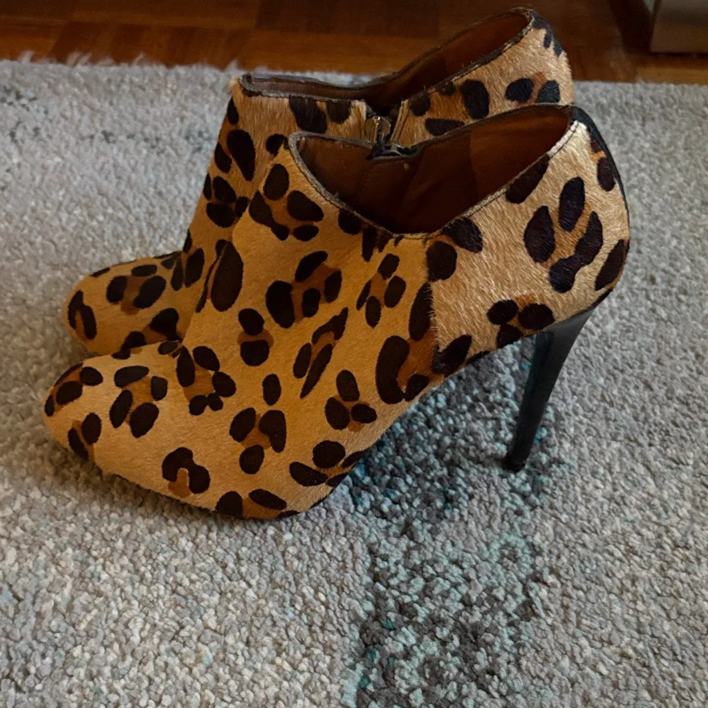 Zara Leopard Print Ankle Booties - Image 7