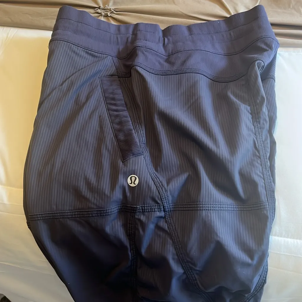 Navy blue capri length spirt pants - Image 5