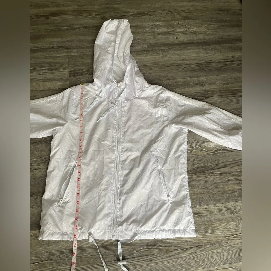 ZYIA White Fitted Hoodie Sweatshirt - Image 6