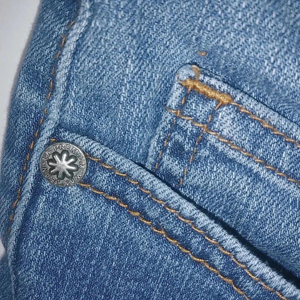 WAX 3 28 Destroyed Medium Wash Skinny Jeans - Image 5