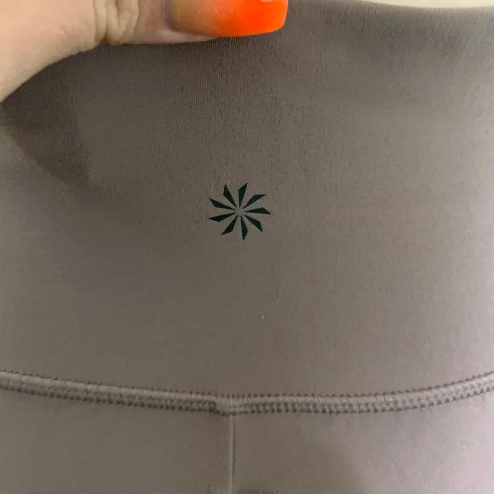 Athleta salutation jogger in powervita woman size XS purple brown color - Image 5