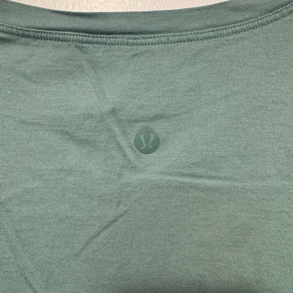 Steel blue lululemon crop cates tee - Image 3
