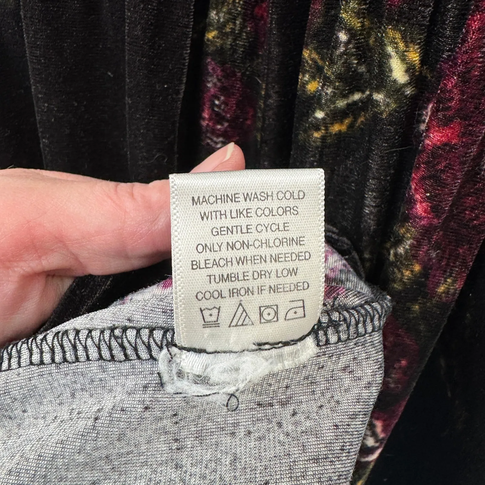 Love on a Hanger Jumpsuit Womens Large Black Floral Velvet Pockets - Image 12