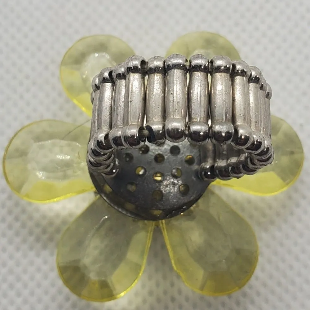 Stretchy Yellow Flower Ring Yellow - Image 6