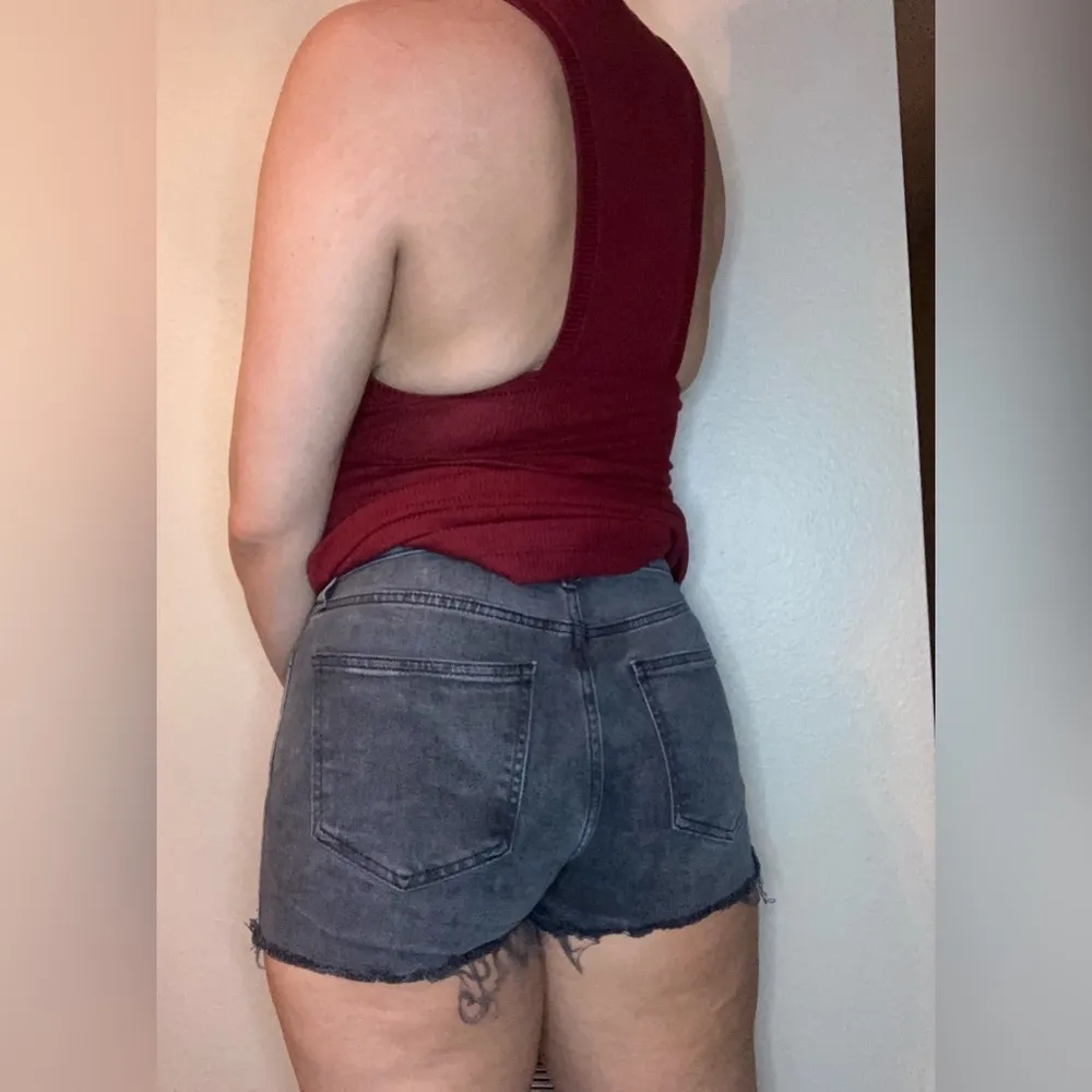 Gap Vintage Slim Mid Rise Cutoff Shorts Size 6 Regular Grayish Black - Image 2