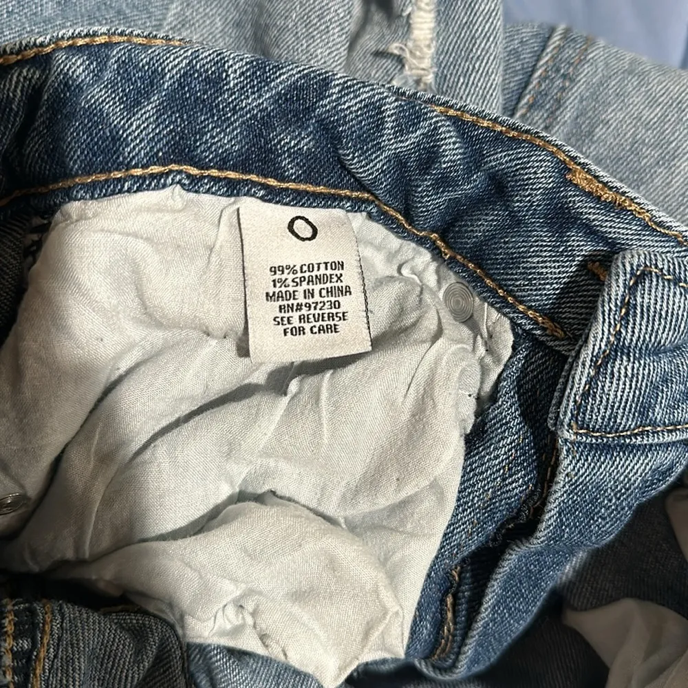 Almost Famous size 0 distressed cropped denim jeans - Image 5