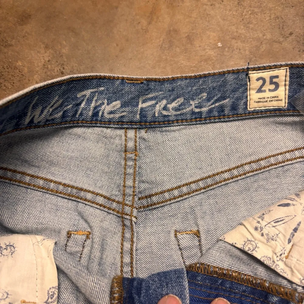 NWT We The Free Womens Caroline Denim Destroyed Cutoff Shorts Distressed size:25 - Image 2