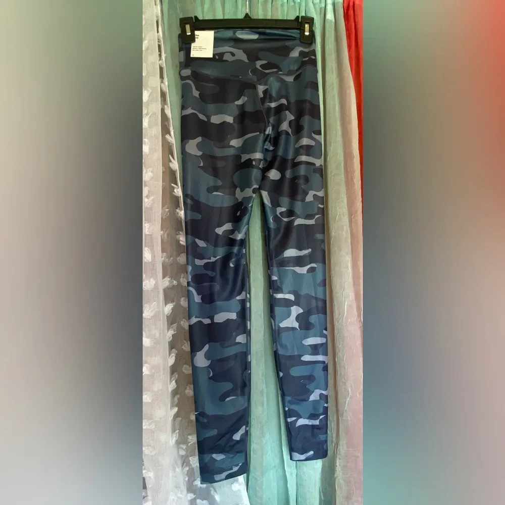 Nike One- NWT- blue camo leggings- XS - Image 2