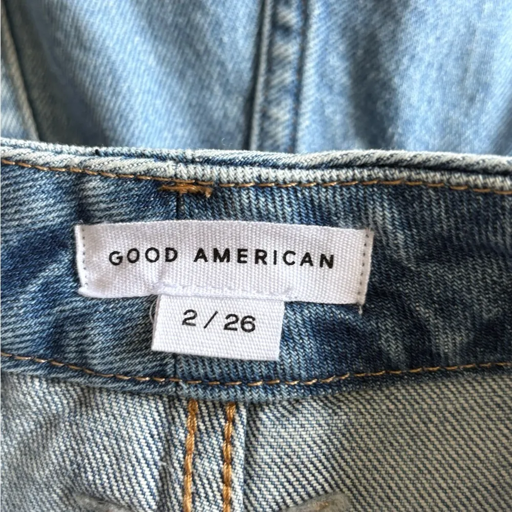 Good American distress ripped jeans 8 inch shorts size 26/2 NWT - Image 3