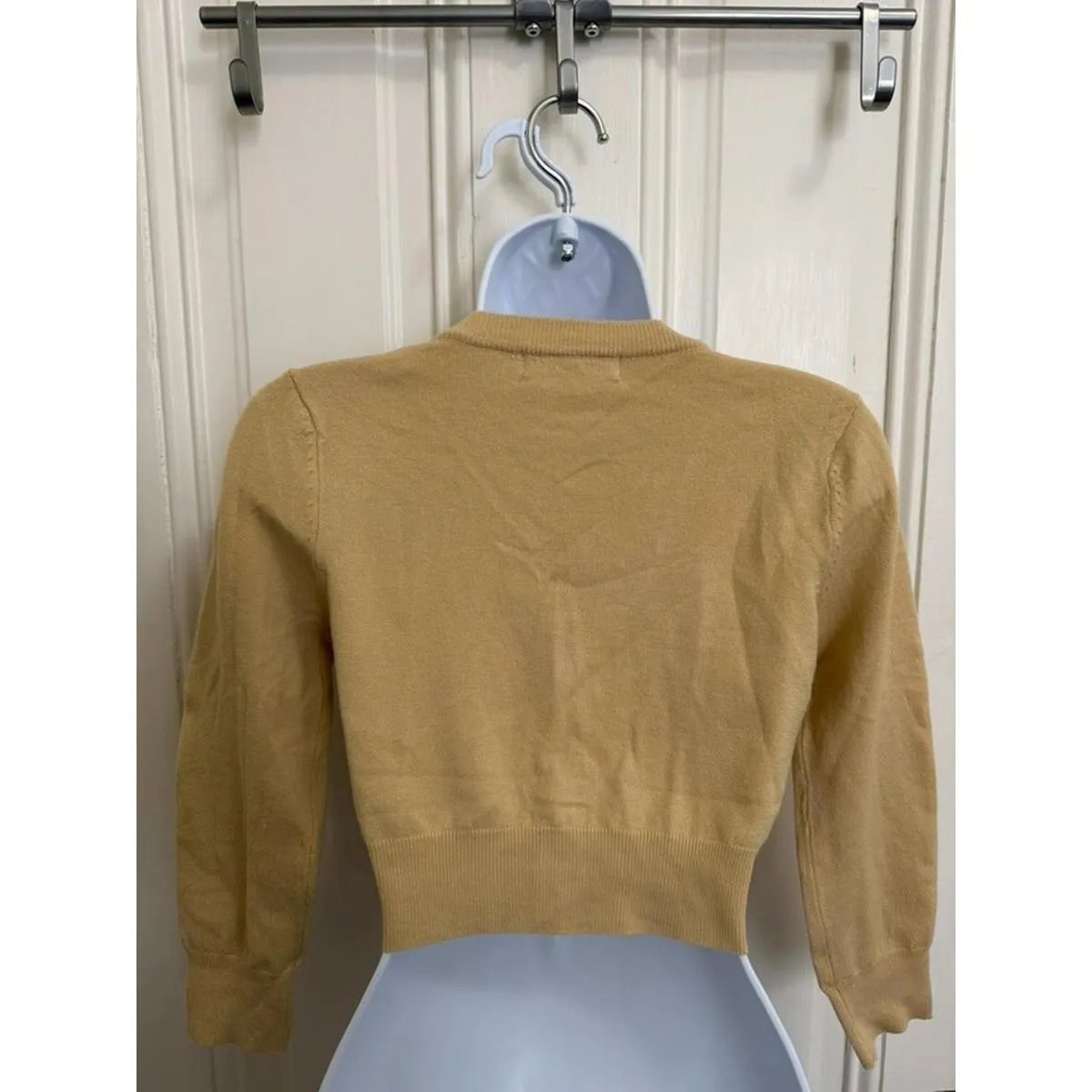 FIT APPAREL Cropped Cardigan in Beige (MEDIUM) - Image 2