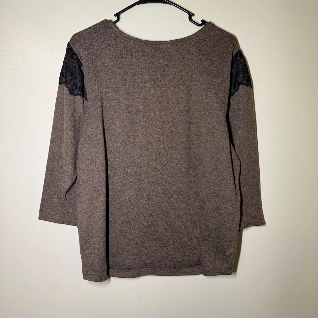 Relaxed Brown Top with Black Lace Detail Size 2X - Image 2