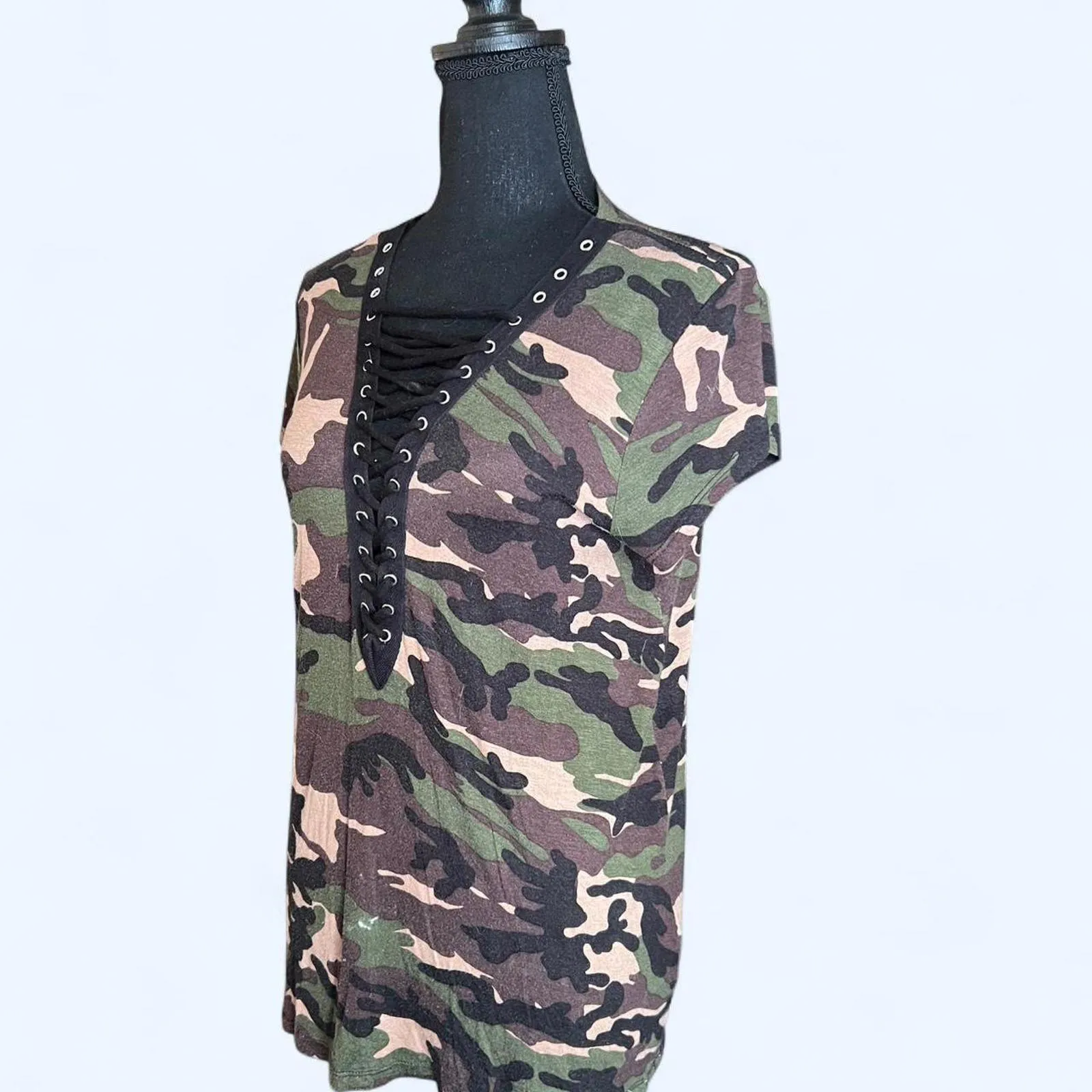 Vintage Y2K Camo print lace up top with a V neck Size Large Green - Image 5