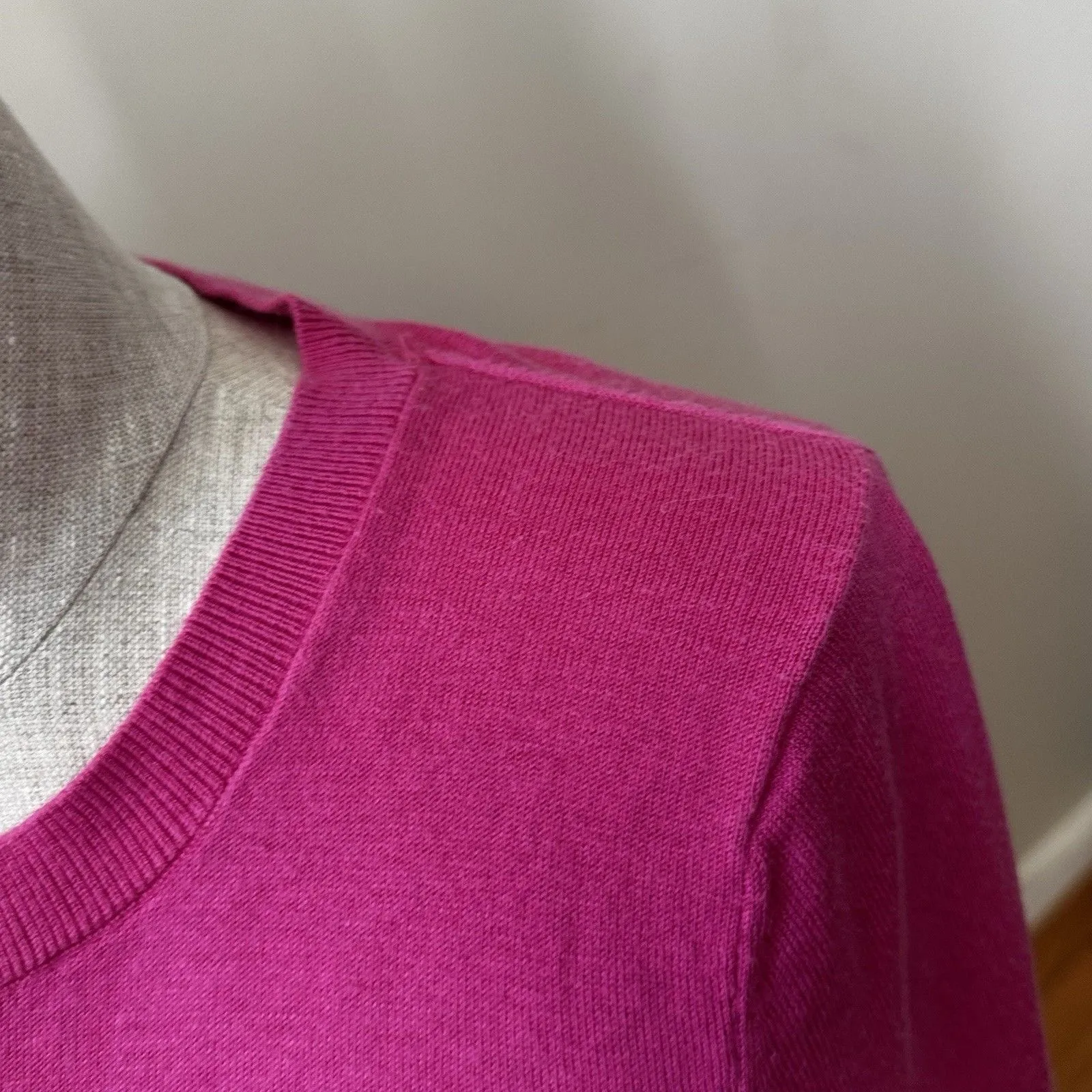 Banana Republic Women's Silk Blend Button Down Long Sleeve Pink Cardigan Size XS - Image 13