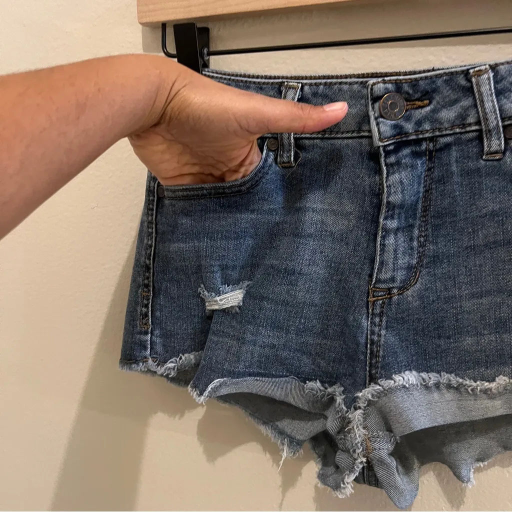 Celebrity Pink Stretch Medium Wash Denim Distressed‎ Women Cutoff Shorts Size 2 - Image 8