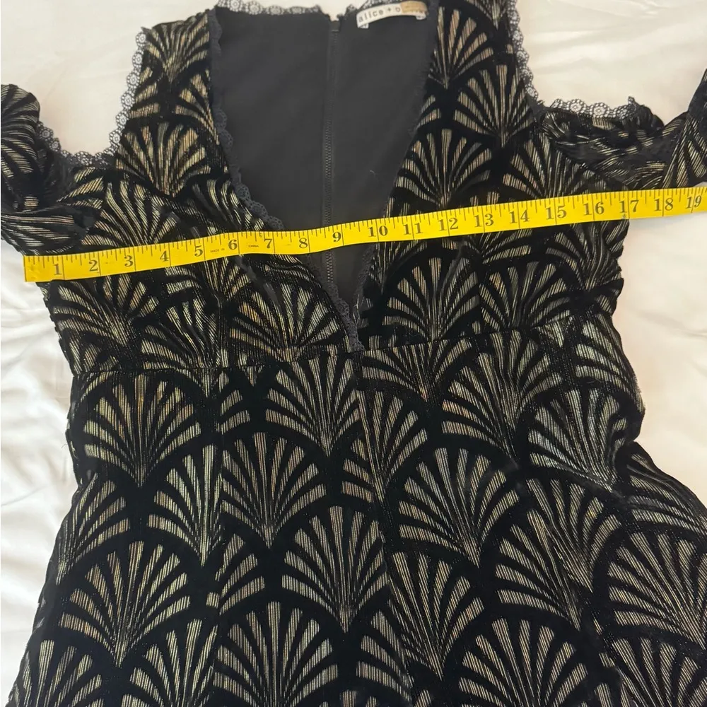 Alice + Olivia Aria Metallic cold shoulder mini dress Sz 4.  A42 - Image 12