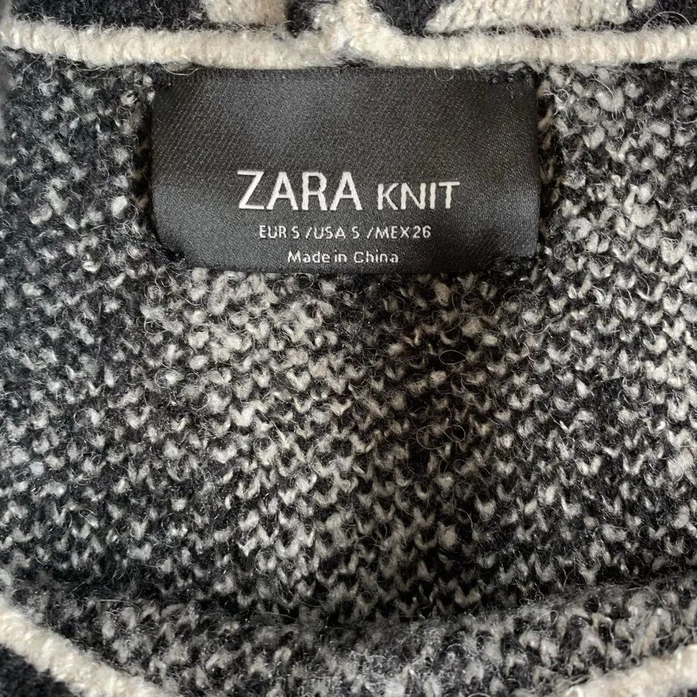 ZARA Knit Gray Black Zebra Short Sleeve Turtleneck Poncho Sweater Size Small - Image 5