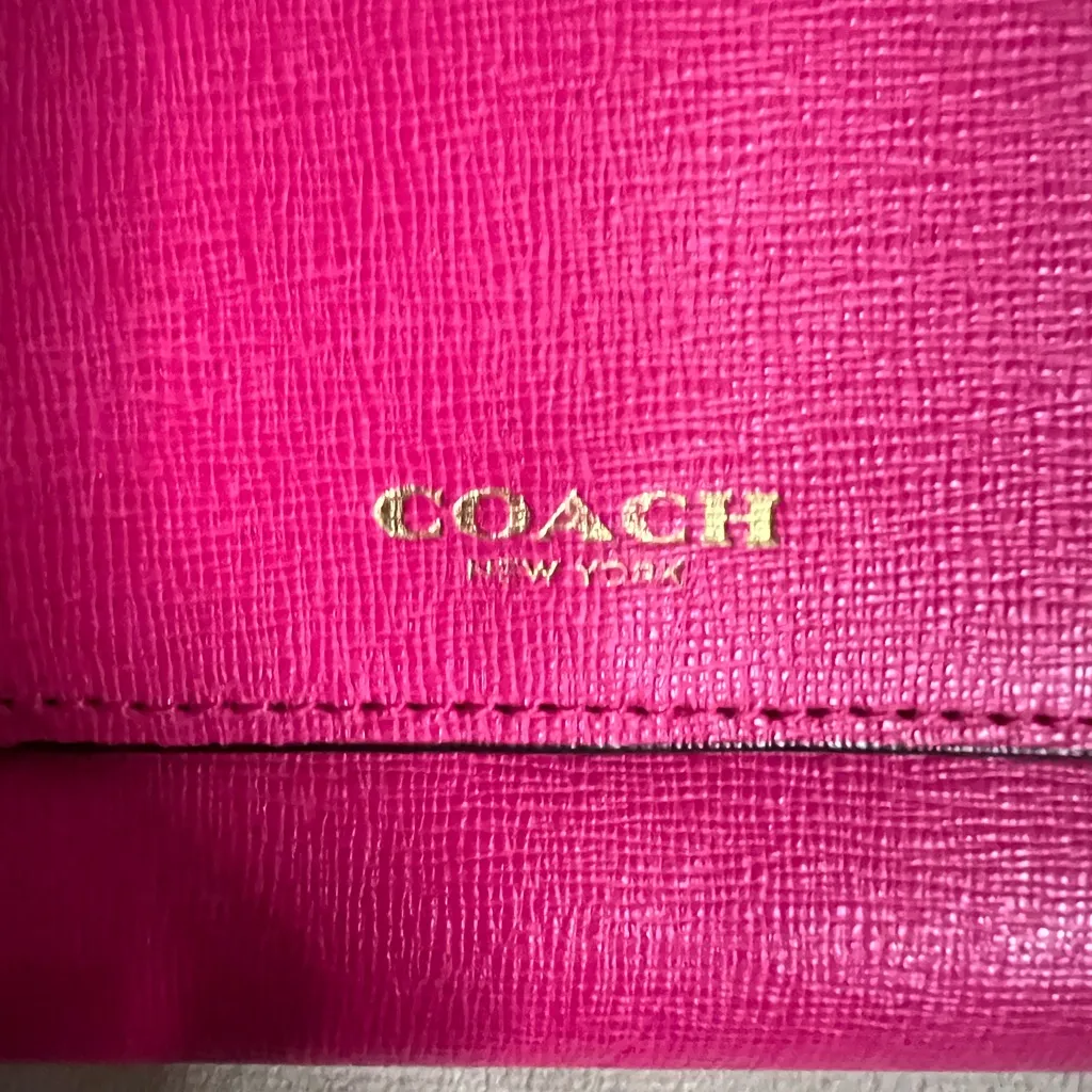 💖 COACH New York Crossgrain Leather Phone Wallet Crossbody – Hot Pink Fuchsia - Image 10