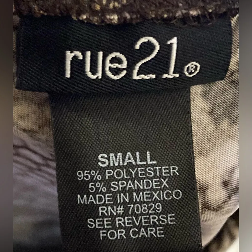 Rue‎ 21- Black and white snake print leggings Size S - Image 3